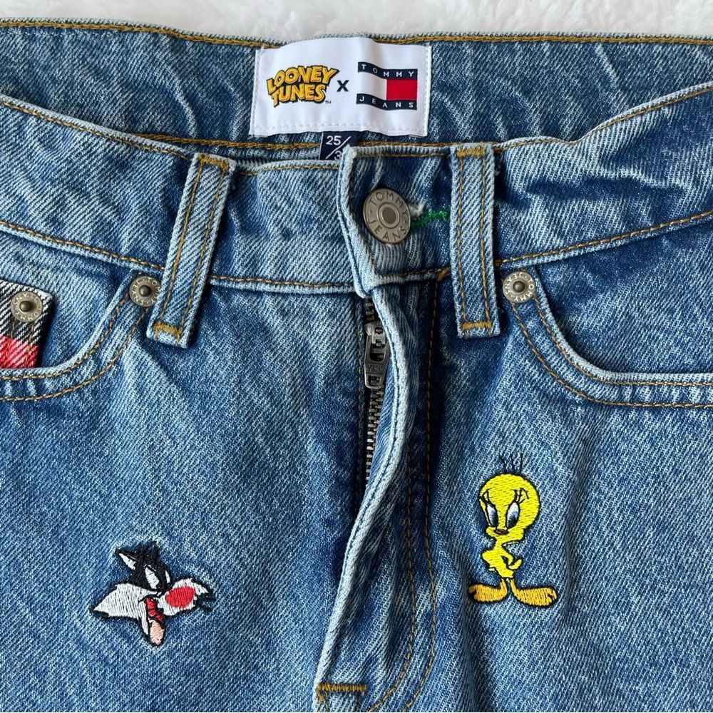 RARE Tommy Jeans x Looney Tunes Embroidered High Rise Jeans - Size 25/32 - Picture 11 of 16